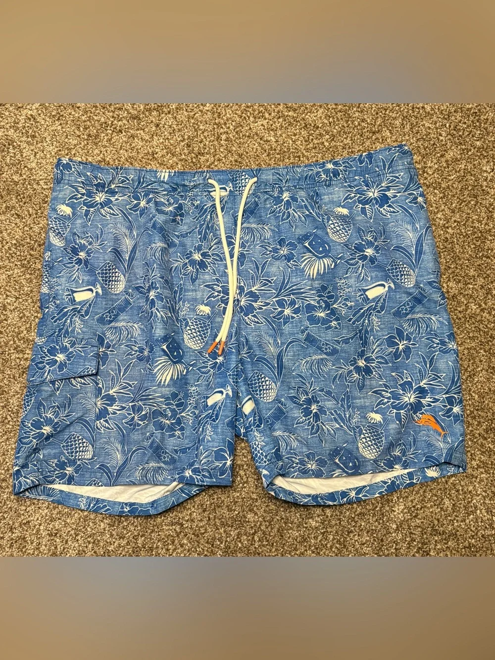 Tommy Bahama Relax trunks swimwear Mens L pockets blue white pineapple & Floral